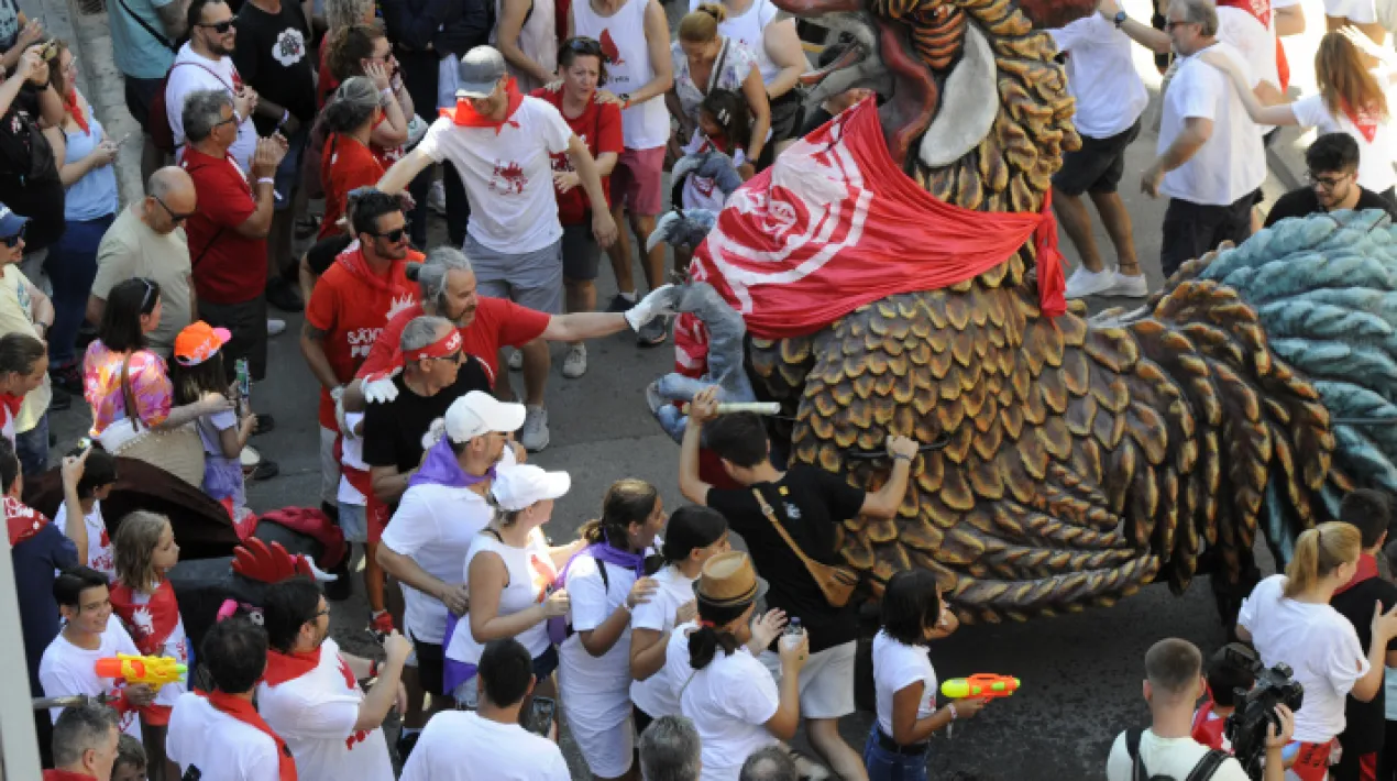 Visita guiada de l'exposició amb les fotografies participants, finalistes i guanyadores del concurs d'Instagram organitzat per l'Agrupació Fotogràfica Prat i la Comissió de Festes de Sant Pollín, dins dels actes del Sant Pollín 2022.   Veure més