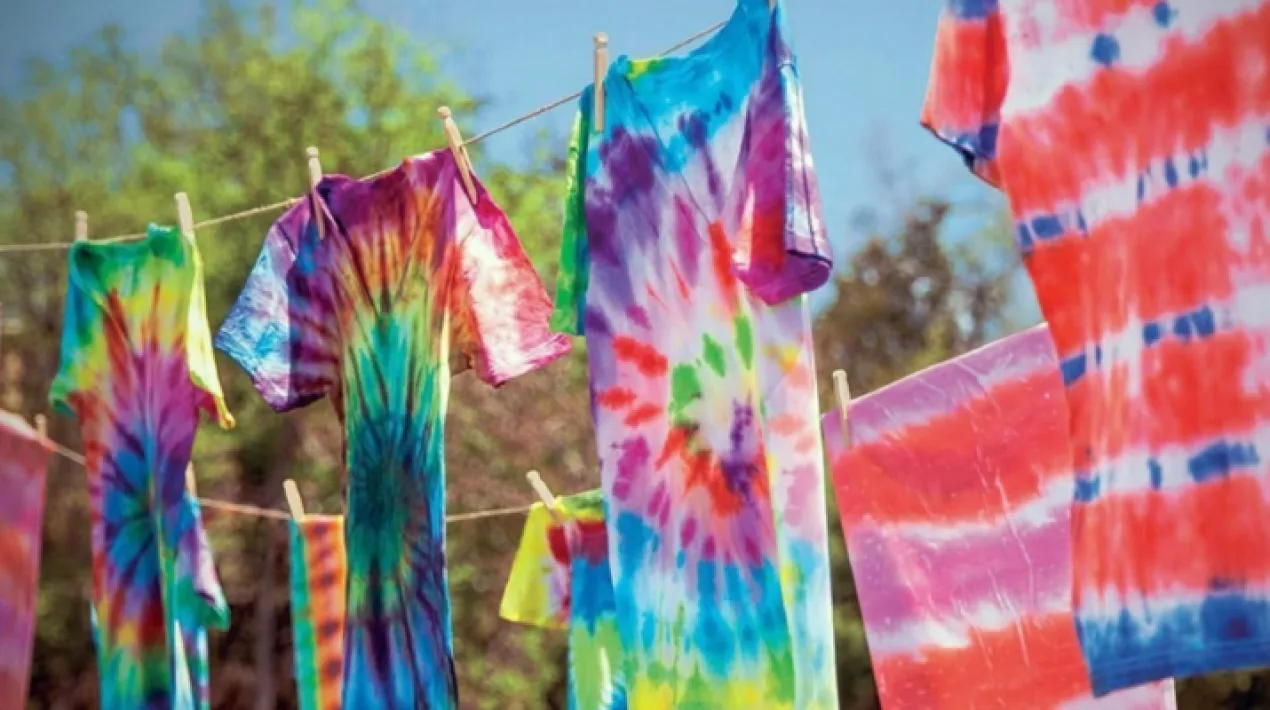 ATENCIÓ! A la Palmira no només fem coses per la gent gran. Cada dimecres a la tarda, el centre s'omple de joves a partir de 12 anys per fer partides a jocs de taula, manualitats, cuina... i molt més!  Digueu-nos què us agrada fer i organitzarem les activitats més divertides del barri. Som tot oïdes!Les tardes joves es realitzen: Dimarts – C.C Jardins de la Pau Dimecres - C.C Palmira Domènech Dijous – C.C Sant Jordi-Ribera Baixa Divendres – El LloroVeure més