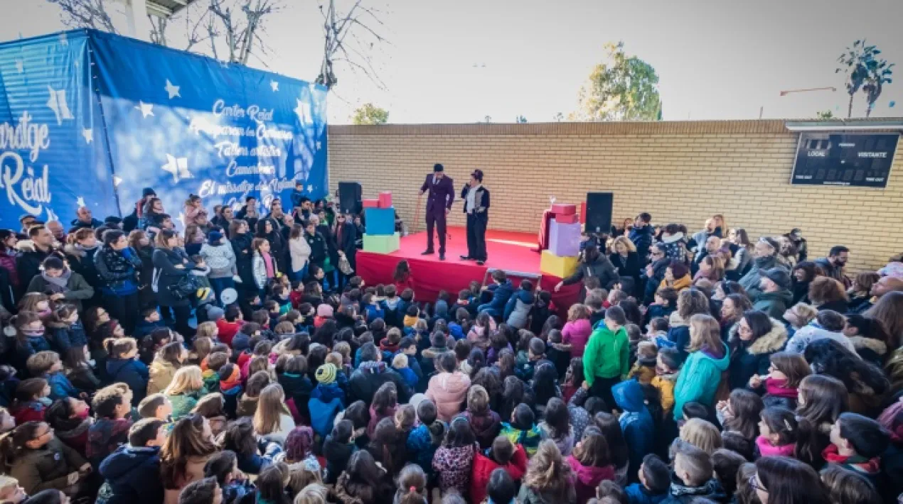 El Garatge Reial torna a obrir les portes a tota la quitxalla de la ciutat: posarem a punt les carrosses de Ses Majestats, escoltarem l'Hora del conte, gaudirem en família d'activitats i donarem la benvinguda a l'Harshafa, l'emissari que vindrà a comprovar que tot estigui a punt per a l 'arribada dels Reis Mags. Aquest any trobarem un Garatge renovat amb moltes activitat: actuacions en directe, animacions, tallers per a nens i nenes, carter reial, petit mercadet artesania amb la serva terrasseta per a pendre el vermut de Reis i d'altres atraccions per a tota la familia.  Veure més