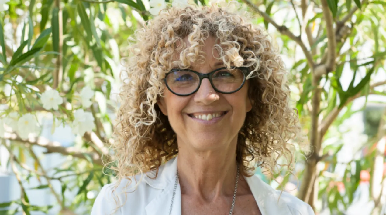 Les addiccions comportamentals han patit un increment molt significatiu en els darrers anys, sent un tema d&rsquo;inter&egrave;s que en ocasions genera alarma social. Durant la xerrada, de caire divulgatiu, es donar&agrave;&nbsp;resposta a un seguit de q&uuml;estions:&nbsp; - A qu&egrave; ens referim quan parlem d&rsquo;addiccions comportamentals? - Com recon&egrave;ixer les addiccions? En quin moment&nbsp;ens hem d'alarmar?&nbsp;&nbsp; - Quins factors han contribu&iuml;t a l&rsquo;increment exponencial d&rsquo;aquestes addiccions? - Quines s&oacute;n les respostes a la ter&agrave;pia i quin s&oacute;n els factors associats a l&rsquo;&egrave;xit dels programes d&rsquo;intervenci&oacute;? Inscripcions&nbsp;a&nbsp;salut@elprat.cat&nbsp;o per Whatsapp 650 42 58 93. Amb&nbsp;Susana Jim&eacute;nez Murcia, especialista en Psicologia Clinica i&nbsp;Doctora en Psicologia. Coordinadora Unitat&nbsp;de Joc&nbsp;Patol&ograve;gic&nbsp;i altres&nbsp;Addiccions Comportamentals, Servei de Psiquiatria, Hospital Universitari&nbsp;de Bellvitge, Barcelona. Professora Associada (Acreditaci&oacute;&nbsp;Catedr&agrave;tica),Departament&nbsp;de Ci&egrave;ncies Cl&iacute;niques, Facultat&nbsp;de Medicina i&nbsp;Ci&egrave;ncies de la Salut, Universitat de Barcelona (UB). Investigadora Fundaci&oacute; Institut d&rsquo;Investigaci&oacute; Biom&egrave;dica de Bellvitge-IDIBELL, Grup&nbsp;Neuroci&egrave;ncies i&nbsp;Salut&nbsp;Mental. Co-IP de la Red de Excelencia en Investigaci&oacute;n: Fisiopatolog&iacute;a de la Obesidad y la Nutrici&oacute;n (CIBERobn),Instituto de Salud Carlos III, Ministerio de Sanidad. Ha publicat&nbsp;m&eacute;s&nbsp;de 293 art&iacute;cles&nbsp;cient&iacute;fics en revistes de impacte. I amb la participaci&oacute; d'una testimoni. Amb Luisa Taboada, directora del SPAI del PratVeure m&eacute;s