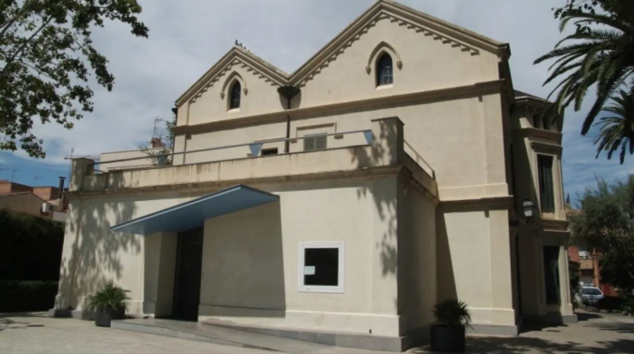 Aquest estiu, el Teatre Kaddish ens proposa un vespre de micro obert als jardins de Torre Muntadas. Veure més