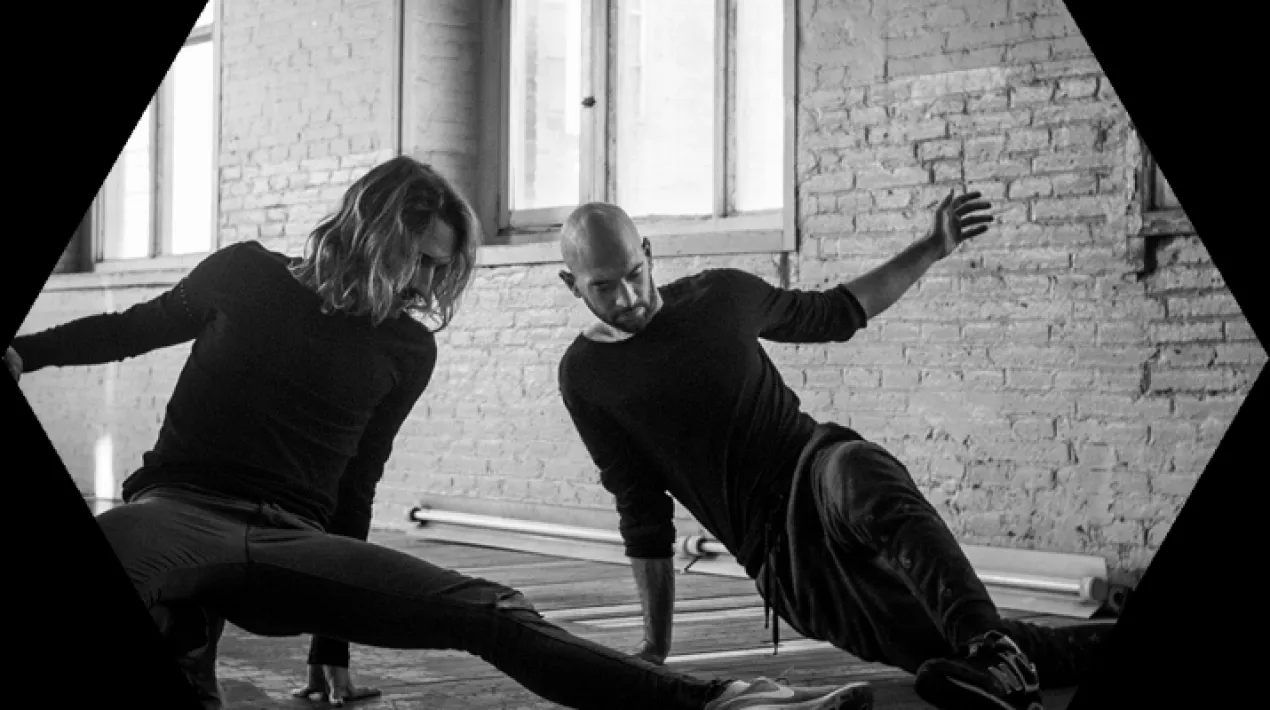 Aquest taller teòric / pràctic es basa en la visió de la Iron Skulls Co dels estils de dansa urbana. Introduirem la idea del moviment així com els fonaments d’estils com Breakin', Poppin' i Experimental Hip hop per tal d’abordar la filosofia que ens ha ajudat a continuar en la nostra evolució dins del paradigma de la dansa urbana.   Adreçat a persones amb coneixements previs i que practiquen algun tipus de dansa urbana.  Activitat dissenyada seguint tots els protocols i mesures de seguretat vigents Places limitades. Cal fer inscripció prèvia, contactant amb el centre cívic (via mail o telèfon)  Veure més