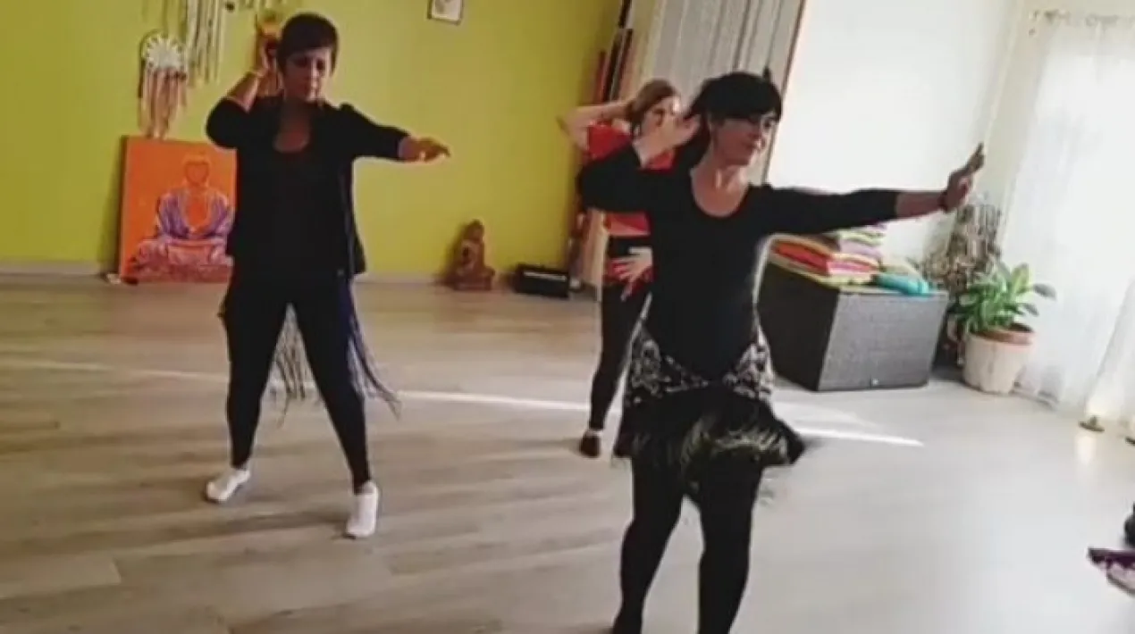 A la sala d'actes. Intercanvi cultural, música i dansa, a càrrec d'Al Son Morocco.Veure més